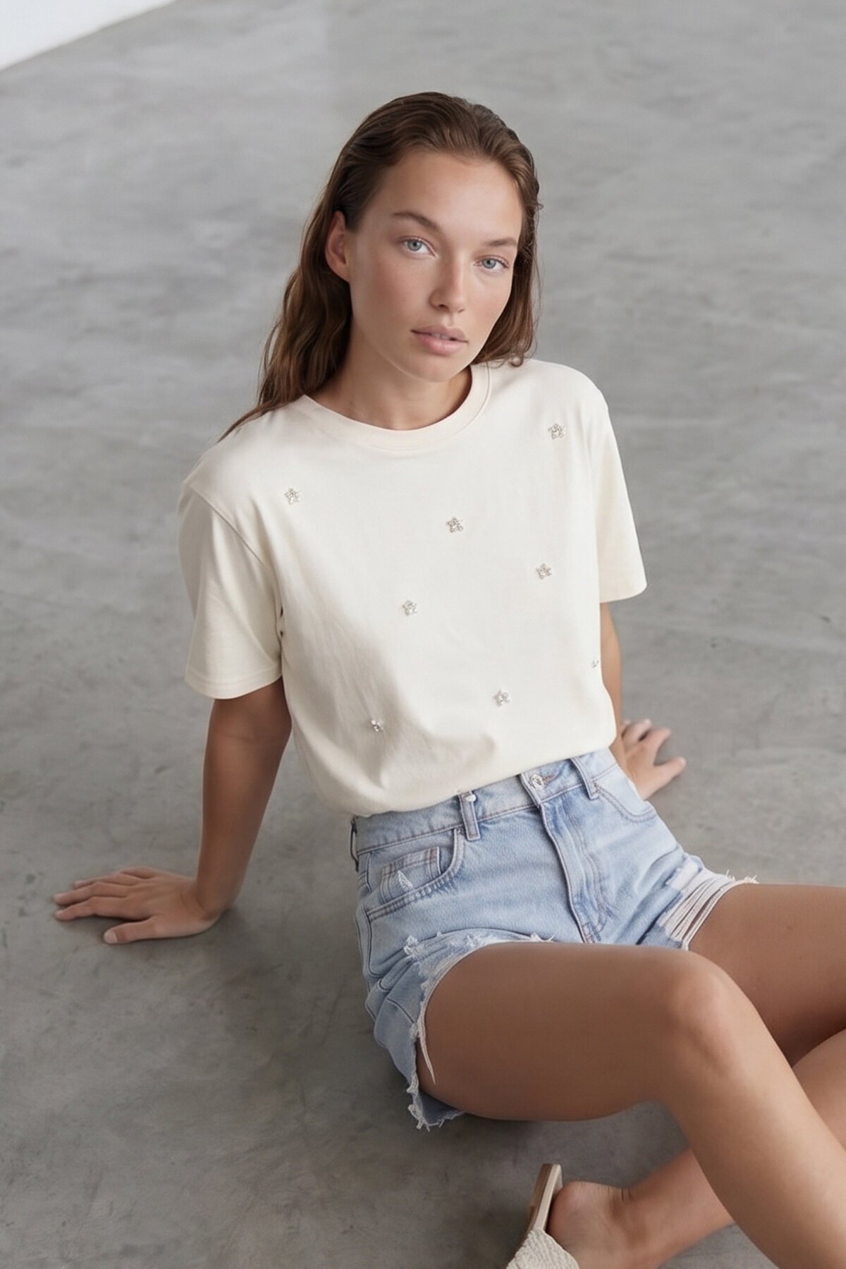 Bisiklet Yaka Oversize İnci Ve Taş İşlemeli T-Shirt