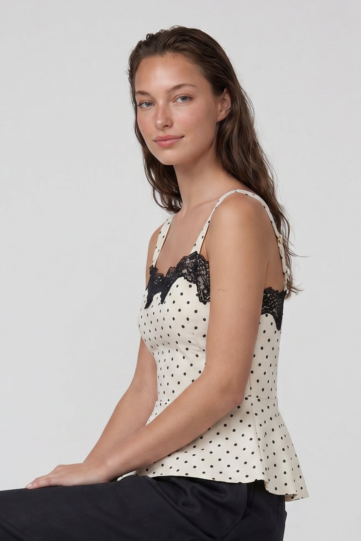 Dantel Detaylı Puantiyeli Askılı Astarlı Peplum Bluz
