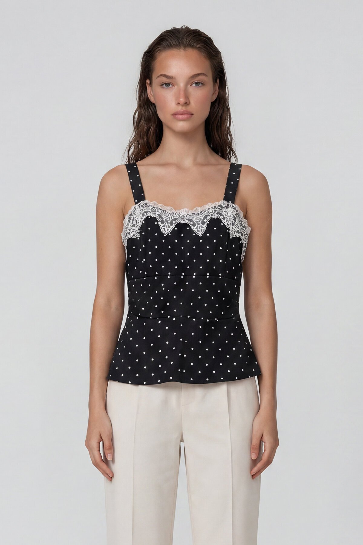 Dantel Detaylı Puantiyeli Askılı Astarlı Peplum Bluz