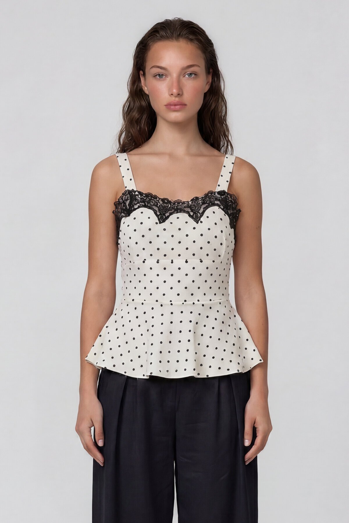 Dantel Detaylı Puantiyeli Askılı Astarlı Peplum Bluz