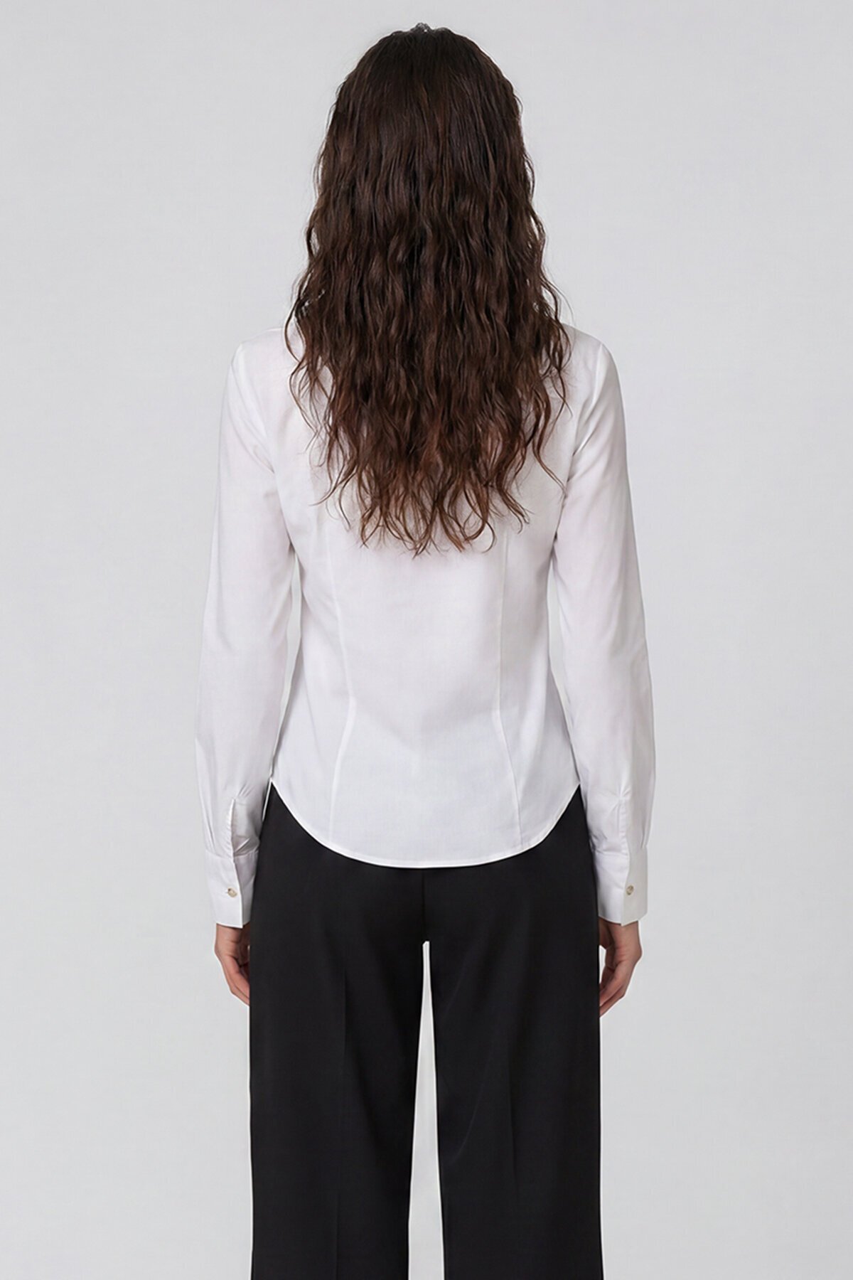 Gold İnci Düğme Detaylı Pensli Slim Fit Poplin Gömlek