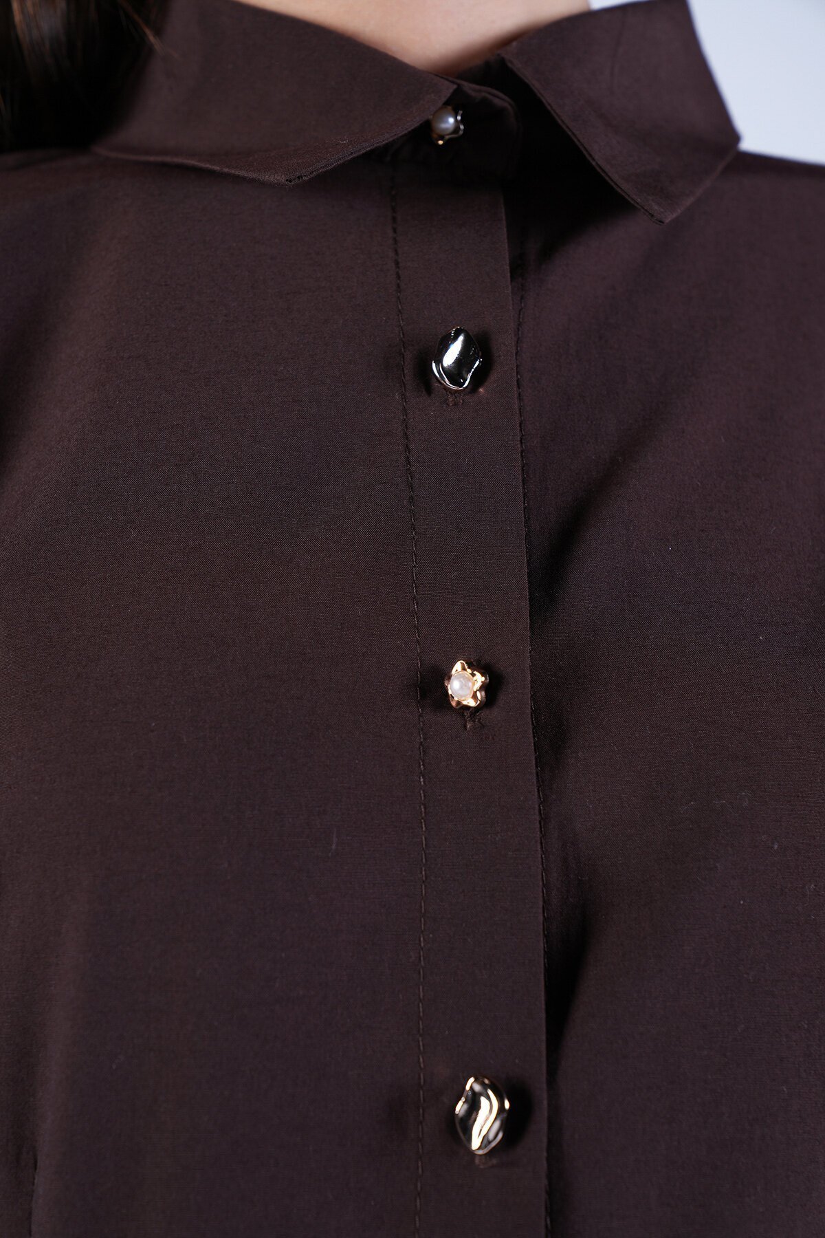 Gold İnci Düğme Detaylı Pensli Slim Fit Poplin Gömlek