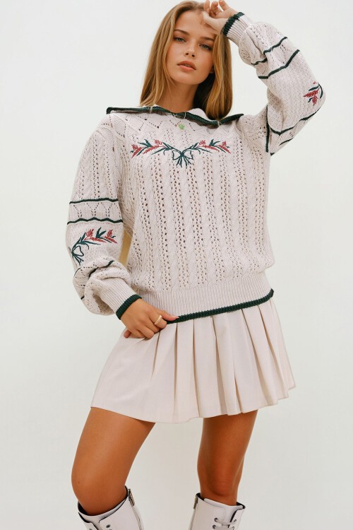 Bej Bebe Yaka Nakış İşlemeli Triko Kazak