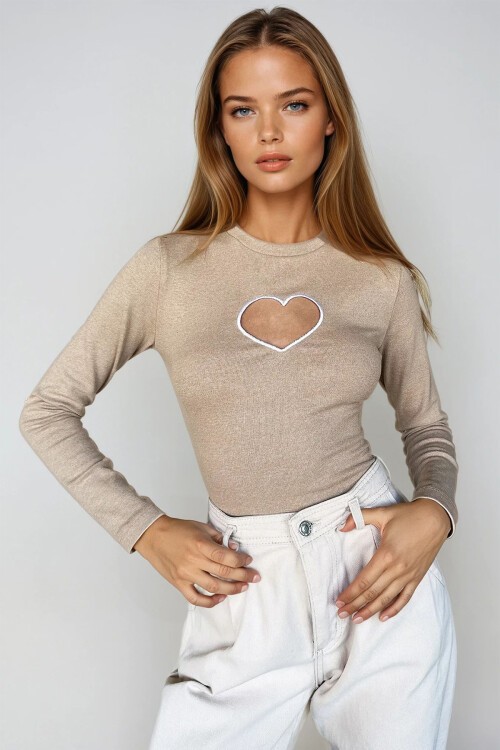 Bej Bisiklet Yaka Kalp Nakış Dekolteli Kaşkorse Bluz