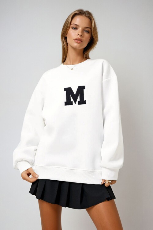 Beyaz Bisiklet Yaka Nakışlı 3 İplik İçi Şardonlu Oversize Kışlık Sweatshirt