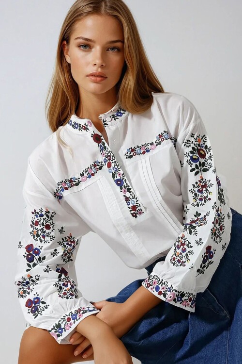 Beyaz Hakim Yaka Düğme Detaylı Nervürlü Nakışlı Dokuma Bluz