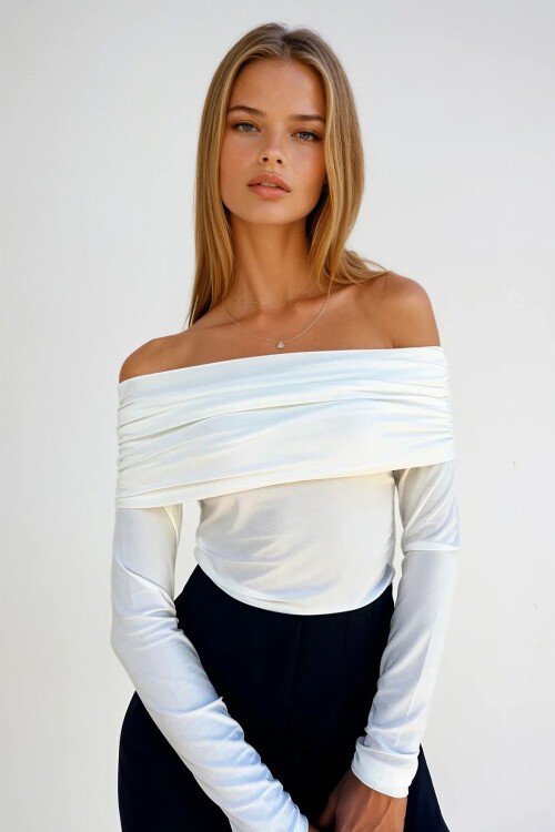 Beyaz Madonna Yaka Uzun Kol Bluz