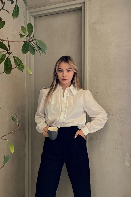 Beyaz Yakası Fisto Nervürlü Pamuklu Dokuma Gömlek Esq7628