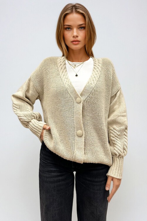 Ekru Geniş Manşetli Bukle Örgülü Triko Hırka