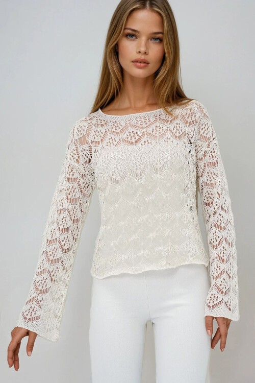 Ekru Geniş Yaka Motifli Triko Bluz