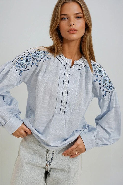 Mavi Bisiklet Yaka Omuzları Nakışlı Önü Düğmeli Terry Cotton Bluz