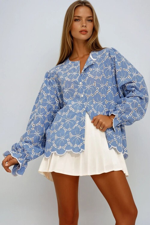 Mavi Düğme Detaylı Nakışlı Balon Kol Bluz