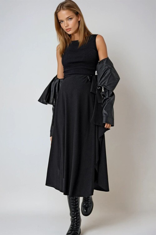 Siyah Asimetrik Kesim Beli Bağlamalı Etek