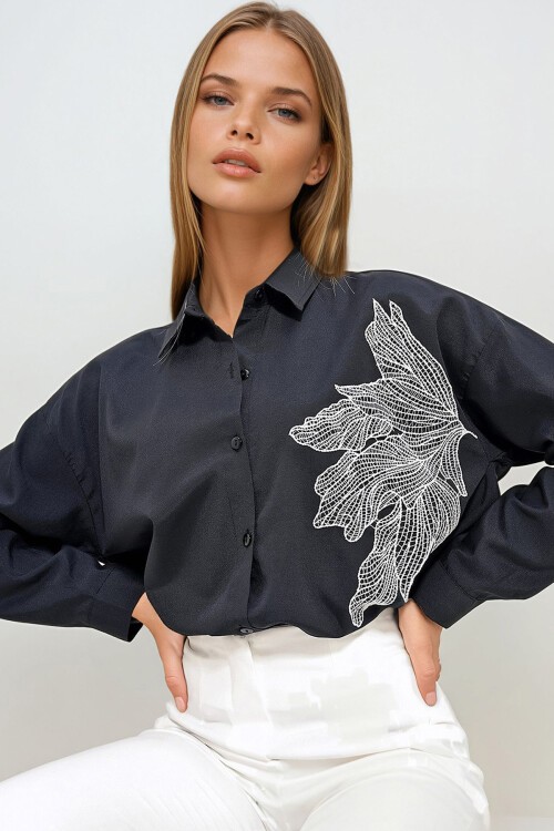 Siyah Çiçek Nakışlı Oversize Dokuma Gömlek