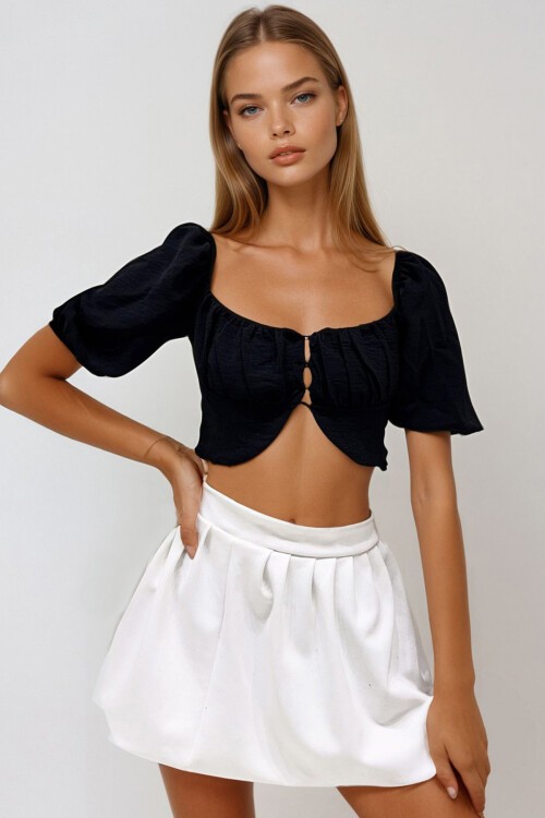 Siyah Kare Yaka Büzgü Detaylı Düğme Kapamalı Crop Bluz