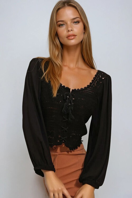 Siyah Kare Yaka Önü Bağlamalı Kroşata Dokuma Crop Bluz