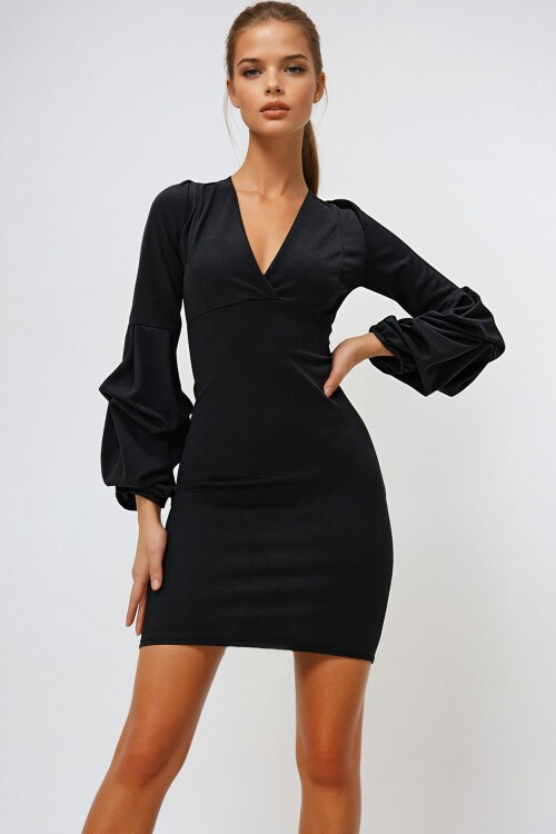 Siyah V Yaka Kolu Volanlı Mini Boy Örme Crep Elbise
