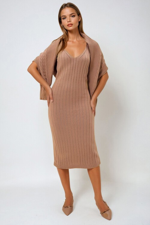 Sütlü Kahve Dik Yaka Yarasa Kol Crop Kalın Kışlık Kazak Ve Askılı Jile Takım