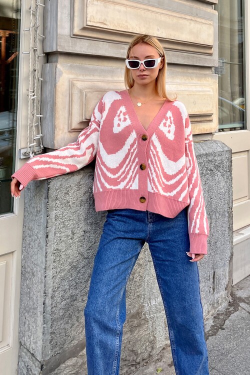 Pudra V Yaka Düğmeli Soyut Desen Kalın Örme Hırka