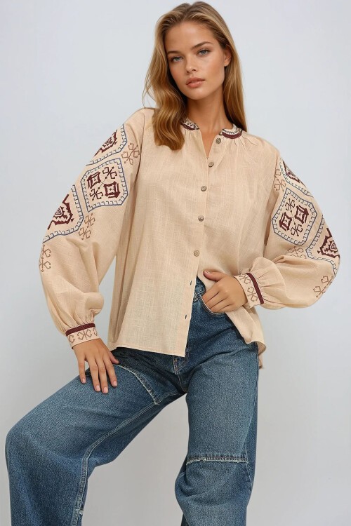 Bej Balon Kol Nakışlı Yakasız Gömlek