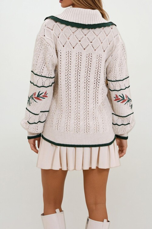 Bej Bebe Yaka Nakış İşlemeli Triko Kazak