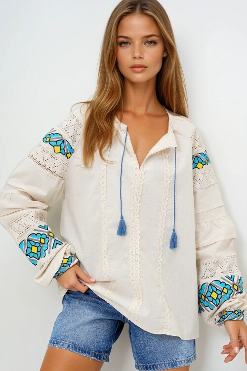 Bej Bisiklet Yaka Fisto Ve Nakış İşlemeli Balon Kol Ham Keten Bluz