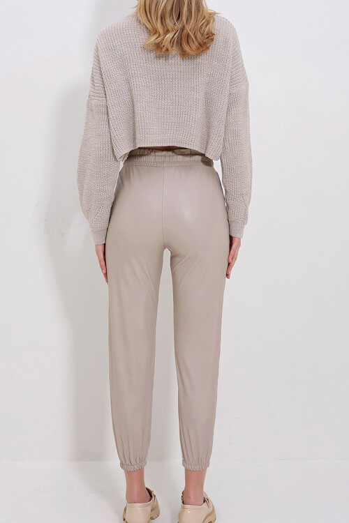 Bej Çift Cepli Bel Ve Bilek Lastikli İçi Şardonlu Casual Suni Deri Pantolon