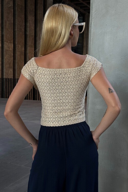 Bej Madonna Yaka Dokulu Bluz