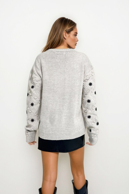 Bej Nakışlı Triko Kazak