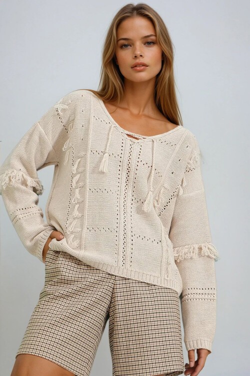 Bej V Yaka Püskül Ve Ajurlu Triko Bluz