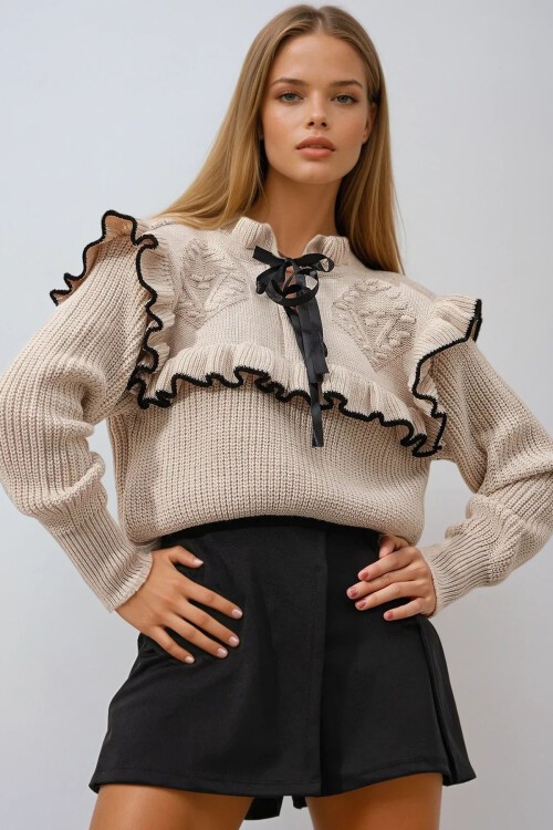Bej Yaka Bağlama Detaylı Fırfırlı Selanik Örgü Crop Kazak