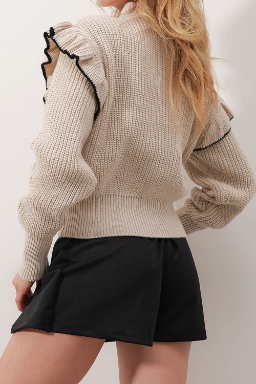 Bej Yaka Bağlama Detaylı Fırfırlı Selanik Örgü Crop Kazak