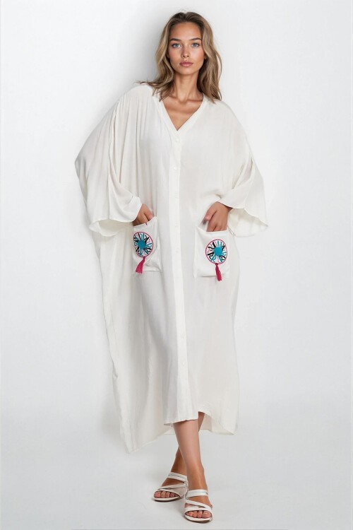 Beyaz Çift Cepli Nakışlı Düğmeli Büyük Beden Elbise