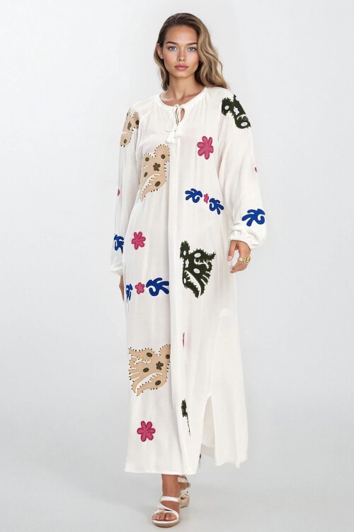 Beyaz Hakim Yaka Bağcıklı Kolları Lastikli Desenli Büyük Beden Elbise