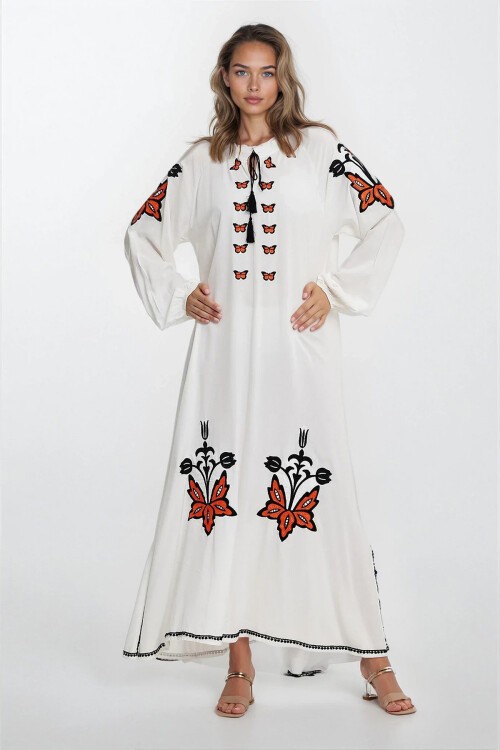 Beyaz Kolları Lastikli Hakim Yaka Püsküllü Büyük Beden Elbise