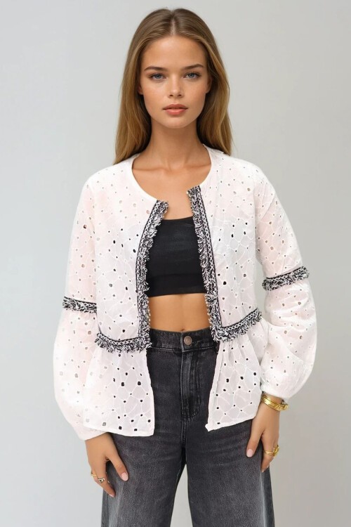 Beyaz Şerit Detaylı Fisto Dokuma Ceket