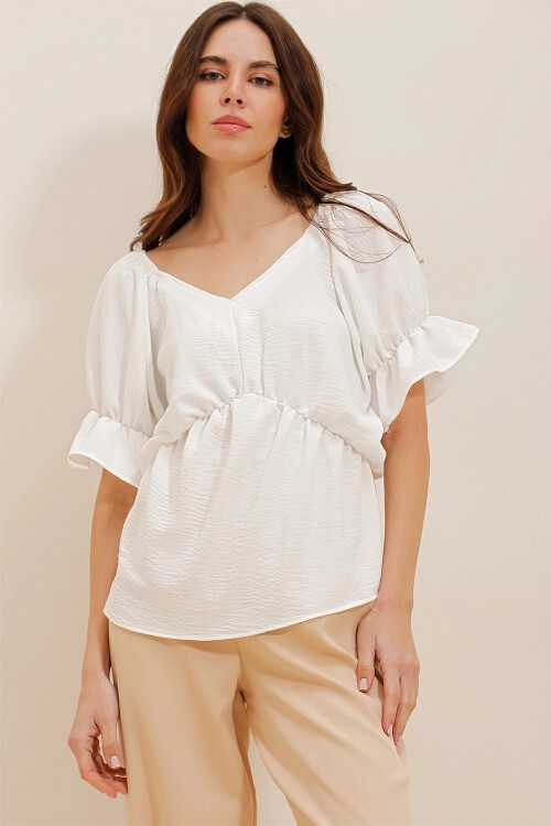 Beyaz V Yaka Kolları Volanlı Aerobin Bluz