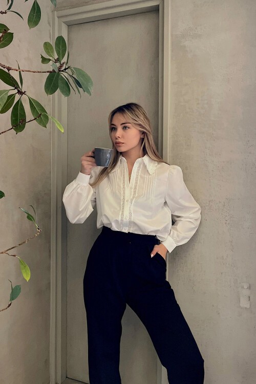 Beyaz Yakası Fisto Nervürlü Pamuklu Dokuma Gömlek Esq7628