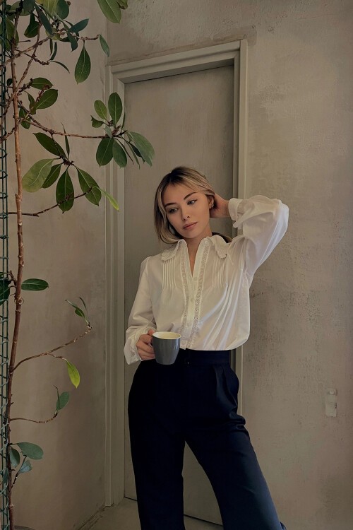 Beyaz Yakası Fisto Nervürlü Pamuklu Dokuma Gömlek Esq7628