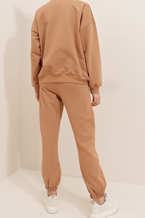 Bisküvi Bisiklet Yaka Beli Ve Paçası Lastikli İki İplik Basic Eşofman Takımı