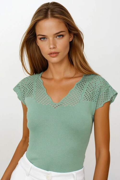 Çağla Yeşili Önü Ve Arkası V Yaka Delik Ajurlu Triko Bluz