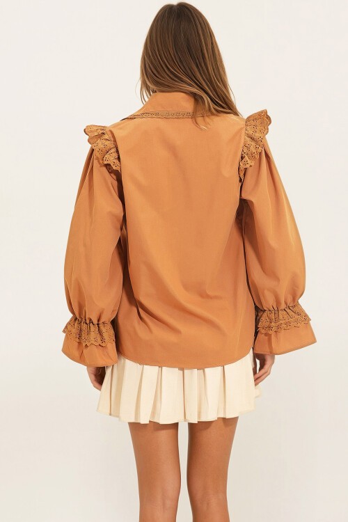 Camel Yakası Fisto İşlemeli Balon Kol Nakışlı Poplin Gömlek