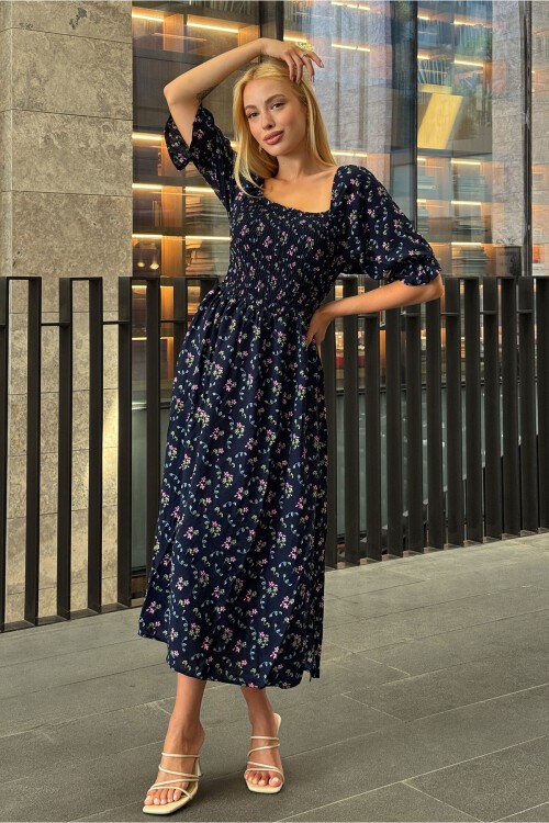 Lacivert Çiçek Desenli Madonna Yaka Smok Dikişli Elbise