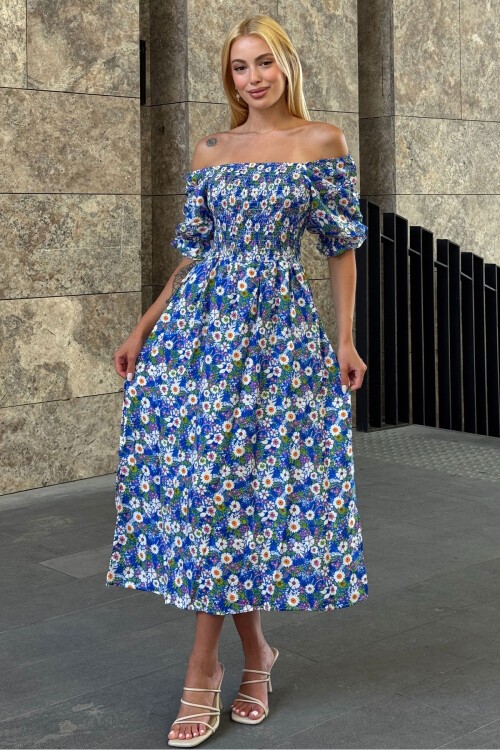Mavi Çiçek Desenli Madonna Yaka Smok Dikişli Elbise