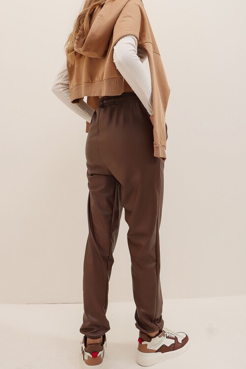 Çikolata Çift Cepli Bel Ve Bilek Lastikli İçi Şardonlu Casual Suni Deri Pantolon