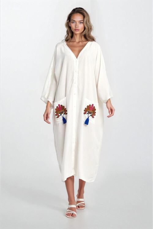 Ekru Çift Cepli Ve Nakışlı Düğmeli Asimetrik Kesim Büyük Beden Elbise