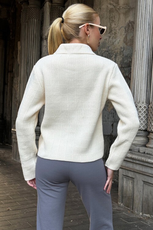 Ekru Düğmeli Triko Hırka