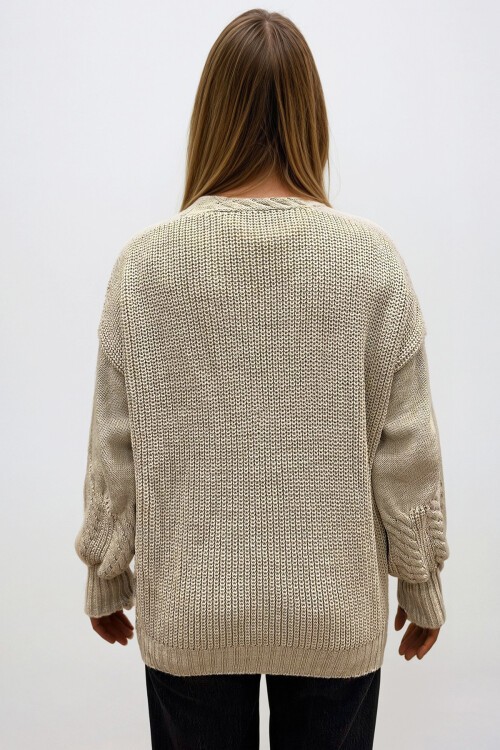 Ekru Geniş Manşetli Bukle Örgülü Triko Hırka