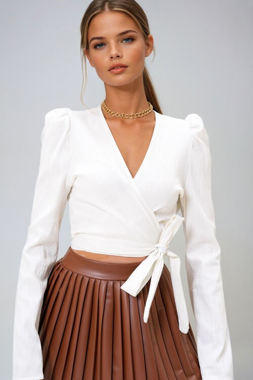 Ekru Kruvaze Yaka Belden Bağlama Detaylı Kendinden Desenli Dokuma Bluz