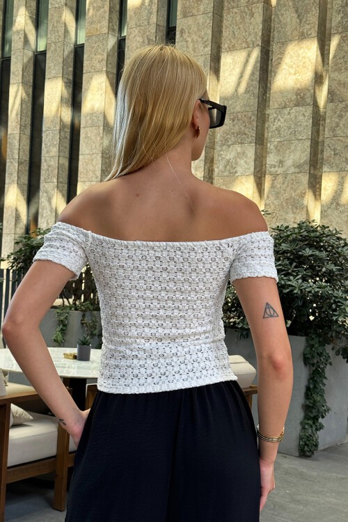 Ekru Madonna Yaka Dokulu Bluz